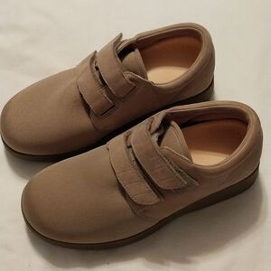 𝅺RELANO UPPER leather double strap velcro closure comfort shoes size 6.5M. NWOB